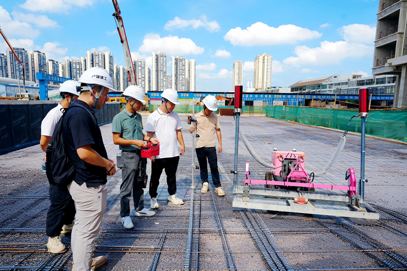 【拓市提质强管理】北投建工公司试点应用混凝土平整机器人​